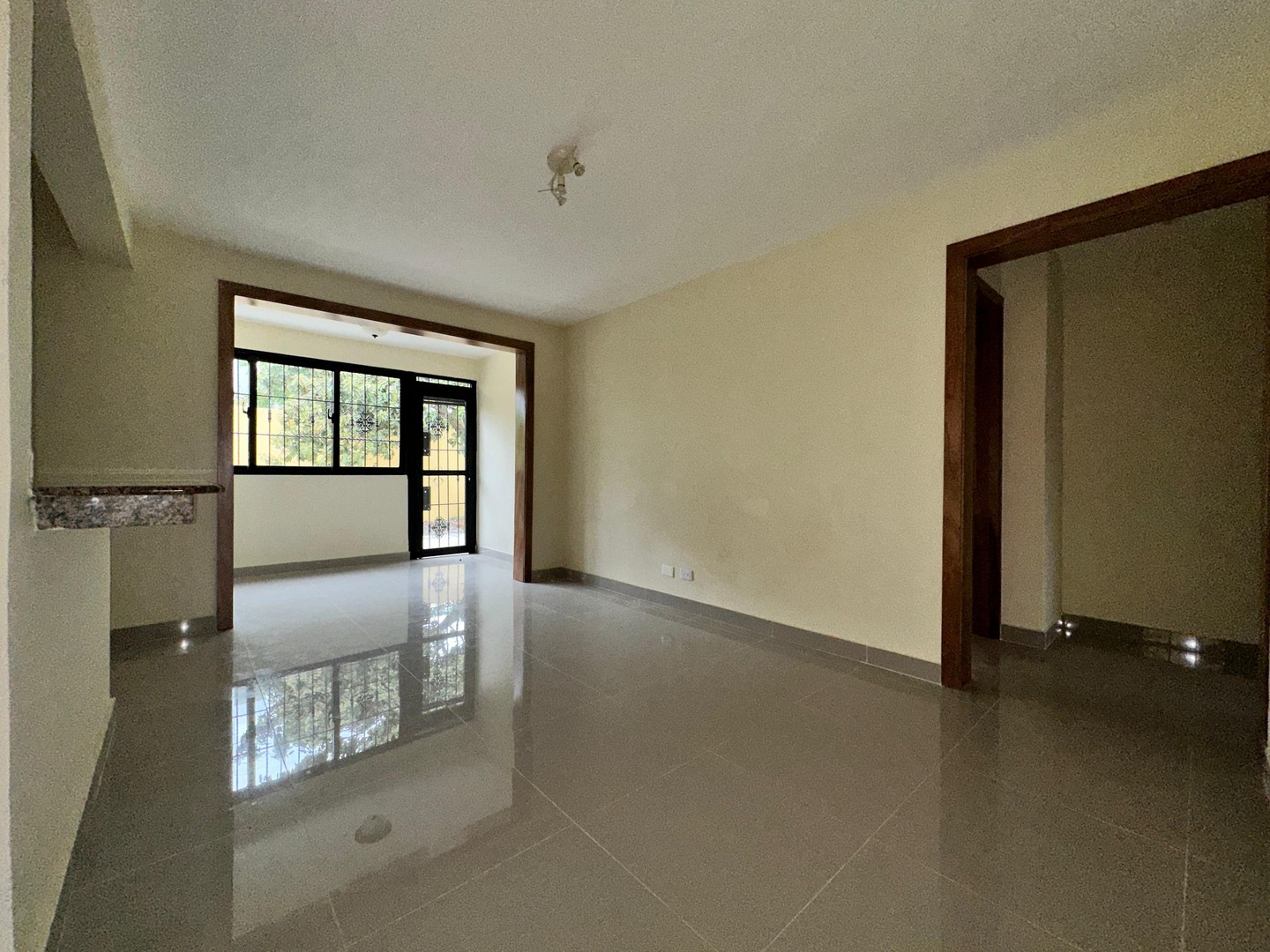 casas -  Casa de un nivel para vivir tranquilo Autopista de San Isidro. VENDIDA 2
