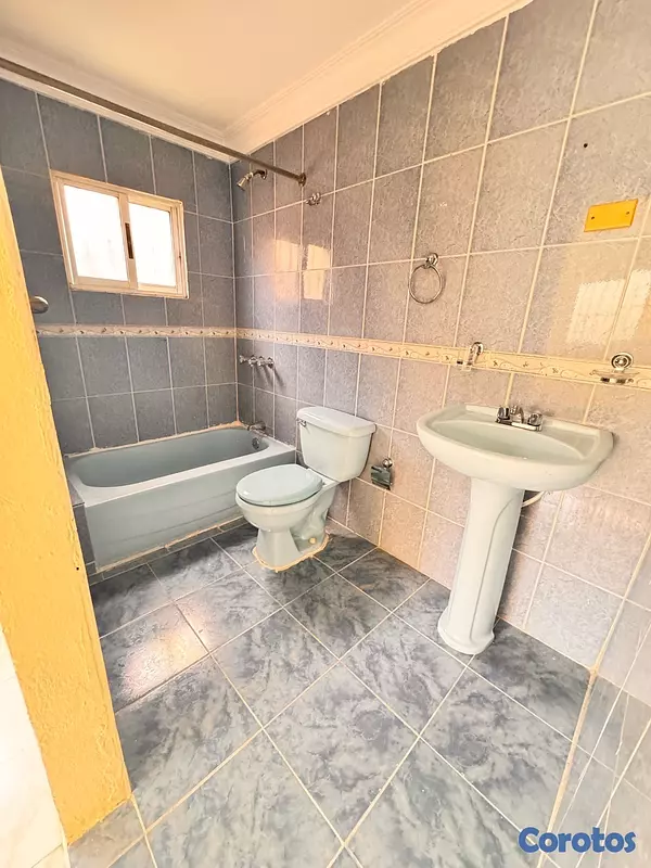casas - venta de casa en la autopista de san isidro con 4 parqueos Santo Domingo este  4