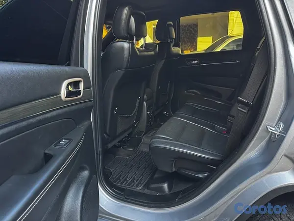 jeepetas y camionetas - Jeep Grand Cherokee 2014 en excelente condiciones  10