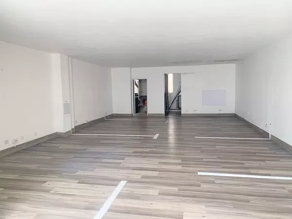 oficinas y locales comerciales - Amplio local comercial en venta  4