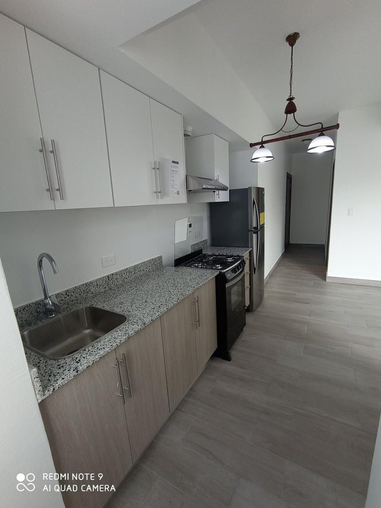 apartamentos - Apartamento con linea blanca en Evaristo Morales de Una Habitación. 7