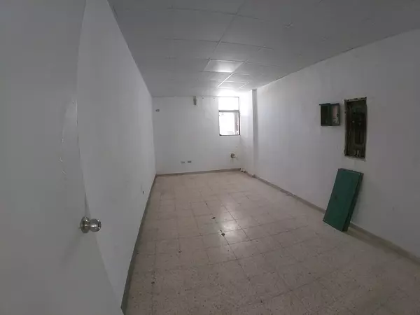 oficinas y locales comerciales - Alquilo Local comercial 267 mts  3er piso  27 febrero
 2