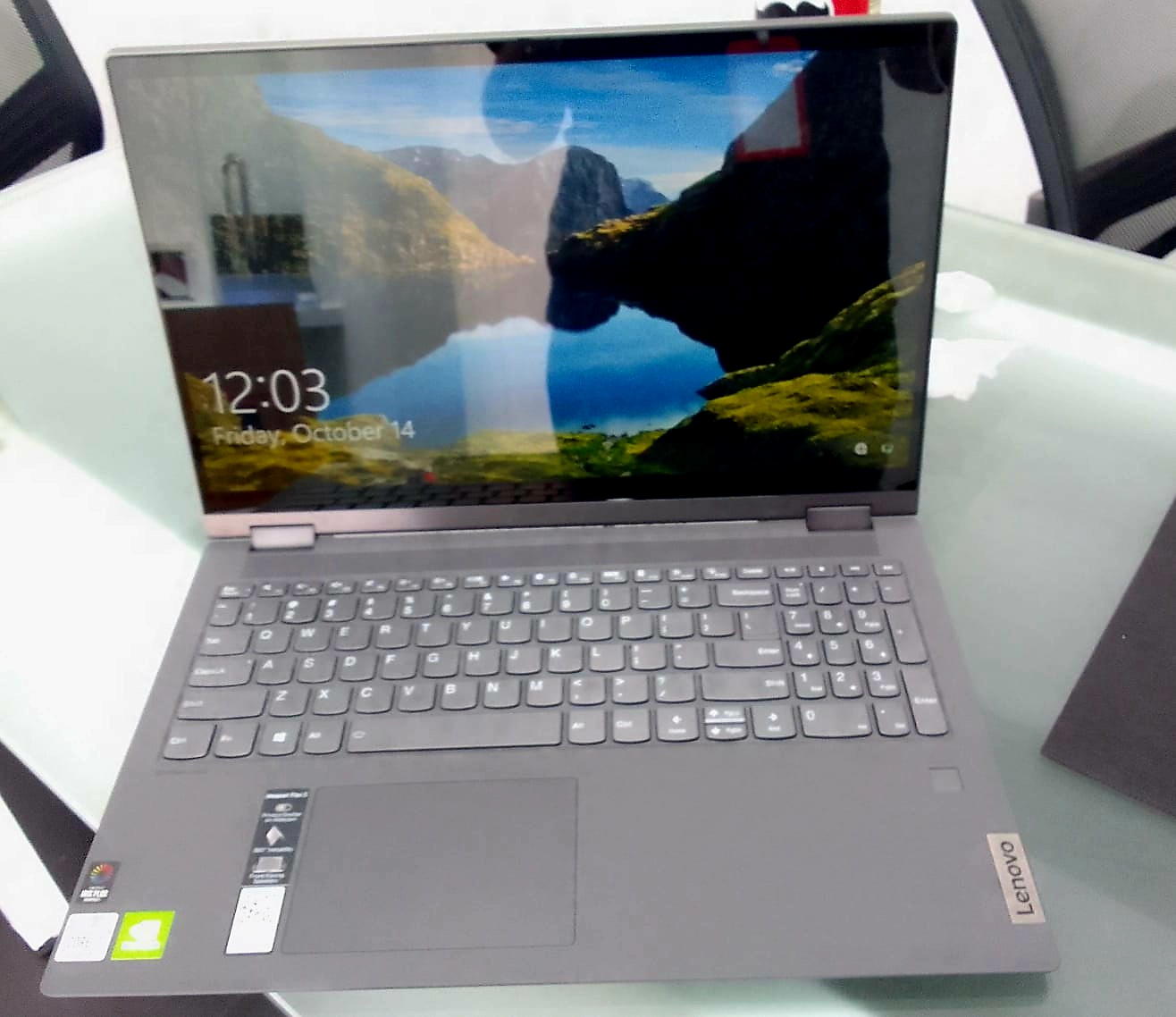 computadoras y laptops - Laptop Lenovo Flex 5 15.6" 4K UHD Touch, Core i7, 16GB, 512GB SSD Nvidia MX450 1