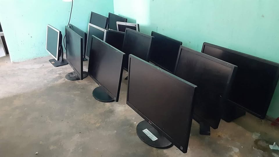 computadoras y laptops - LIQUIDACION DE MONITORES 17-19-22-23 3