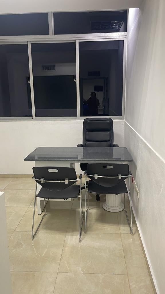 oficinas y locales comerciales - Amplio local en Gazcue 5