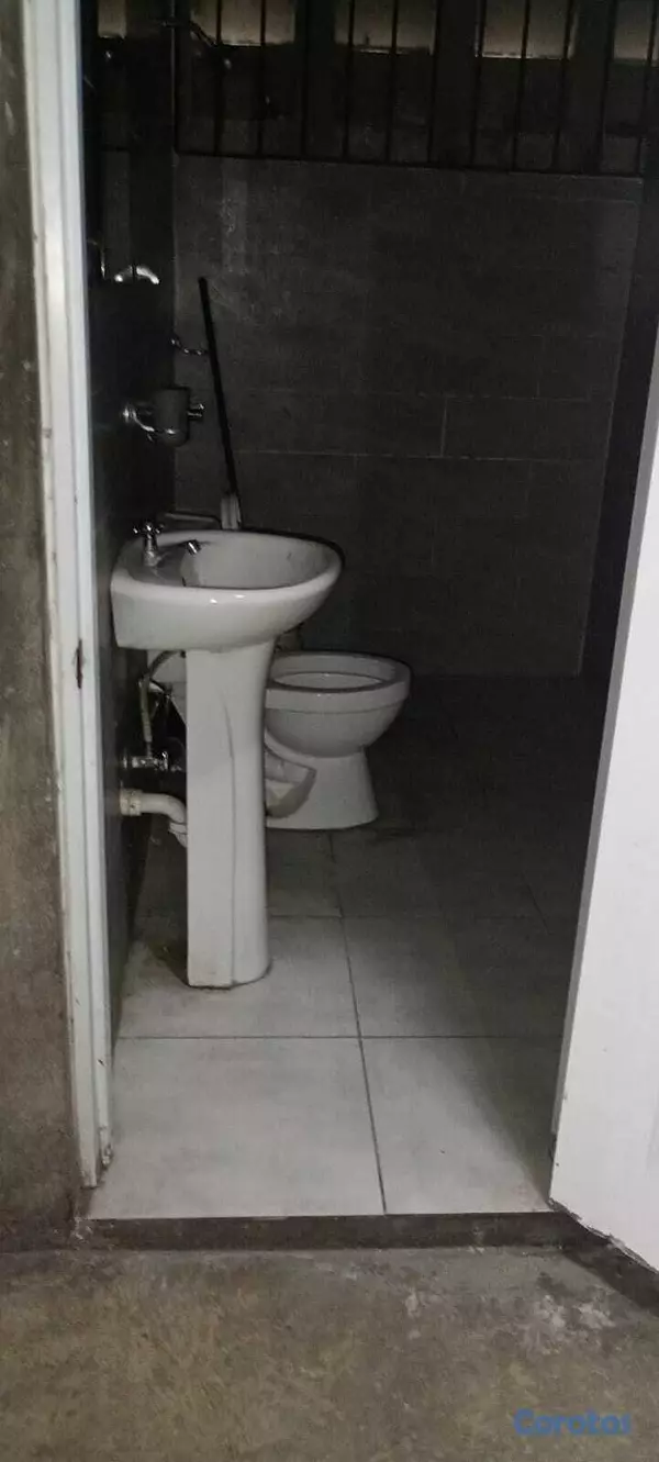 oficinas y locales comerciales - ALQUILO NAVE. Localizada en Ensanche La Fe. 700 mt 2