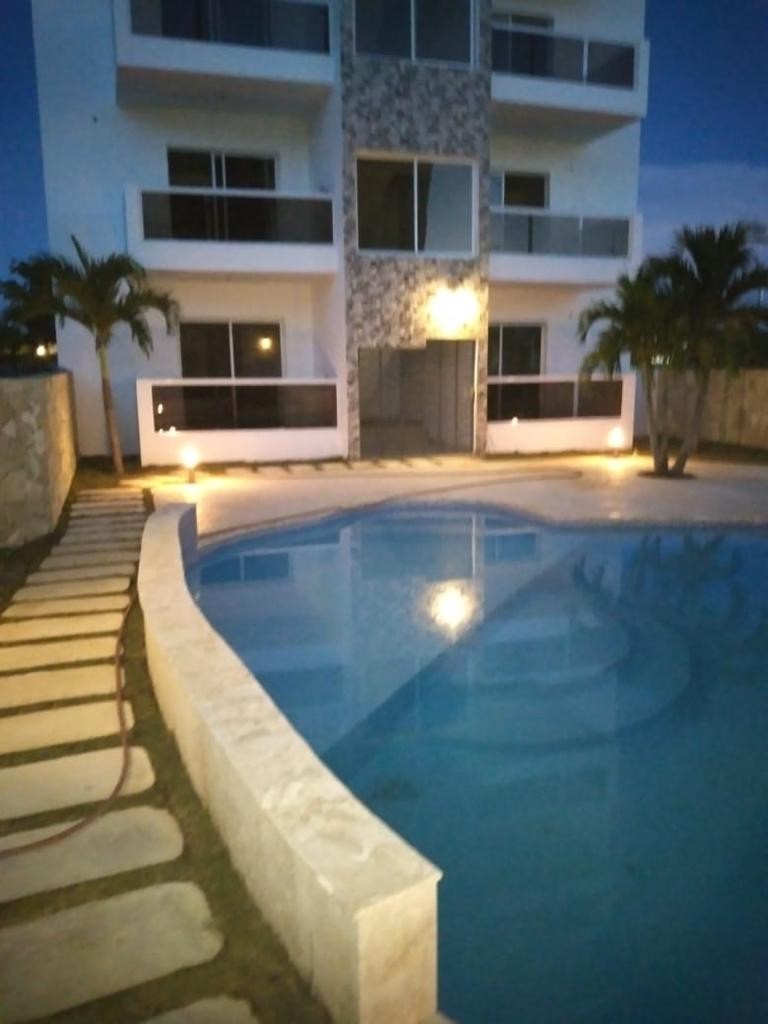apartamentos - Venta de apartamento con piscina en bayahíbe cercano a la playa