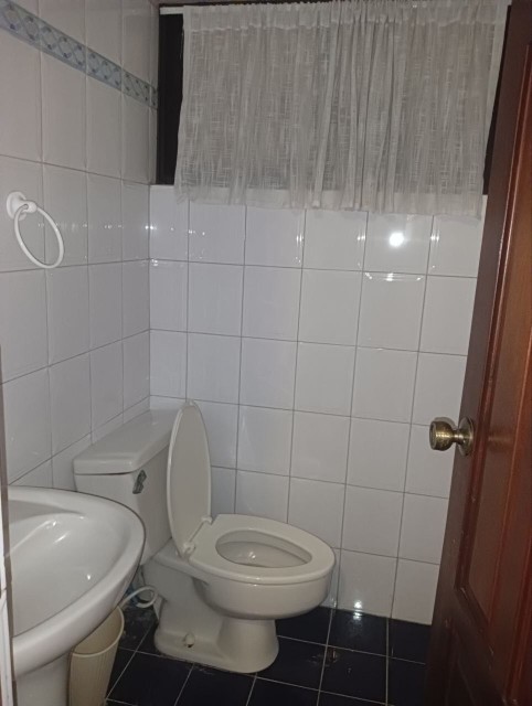 apartamentos - SIN INTERMEDIARIOS RENTO AMPLIO APARTAMENTO FAMILIAR EN PIANTINI. 5