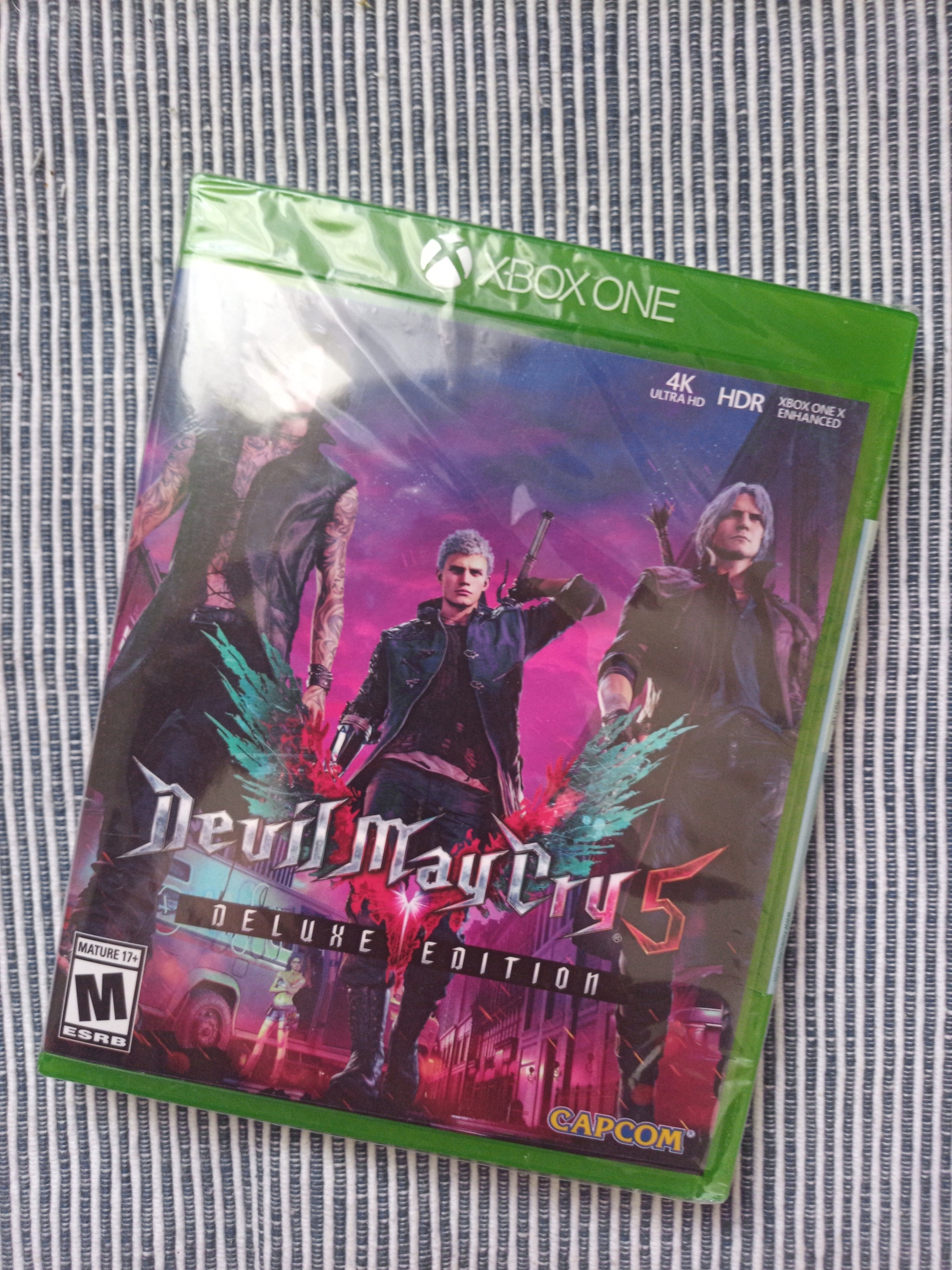 Devil May Cry 5 - DELUXE EDITION (XBOX ONE)