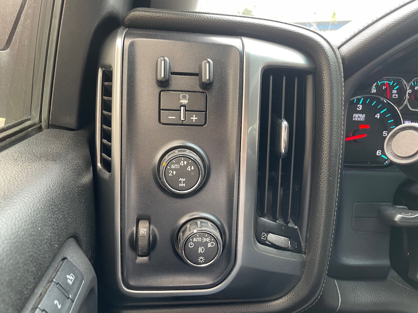 jeepetas y camionetas - Chevrolet Silverado LTZ 2016 8