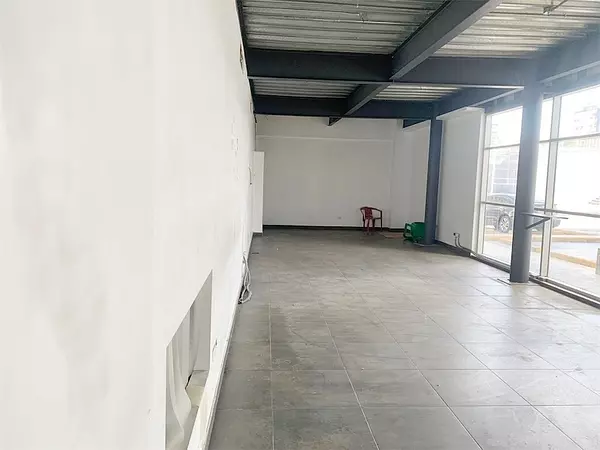 oficinas y locales comerciales - Local céntrico en Piantini  3