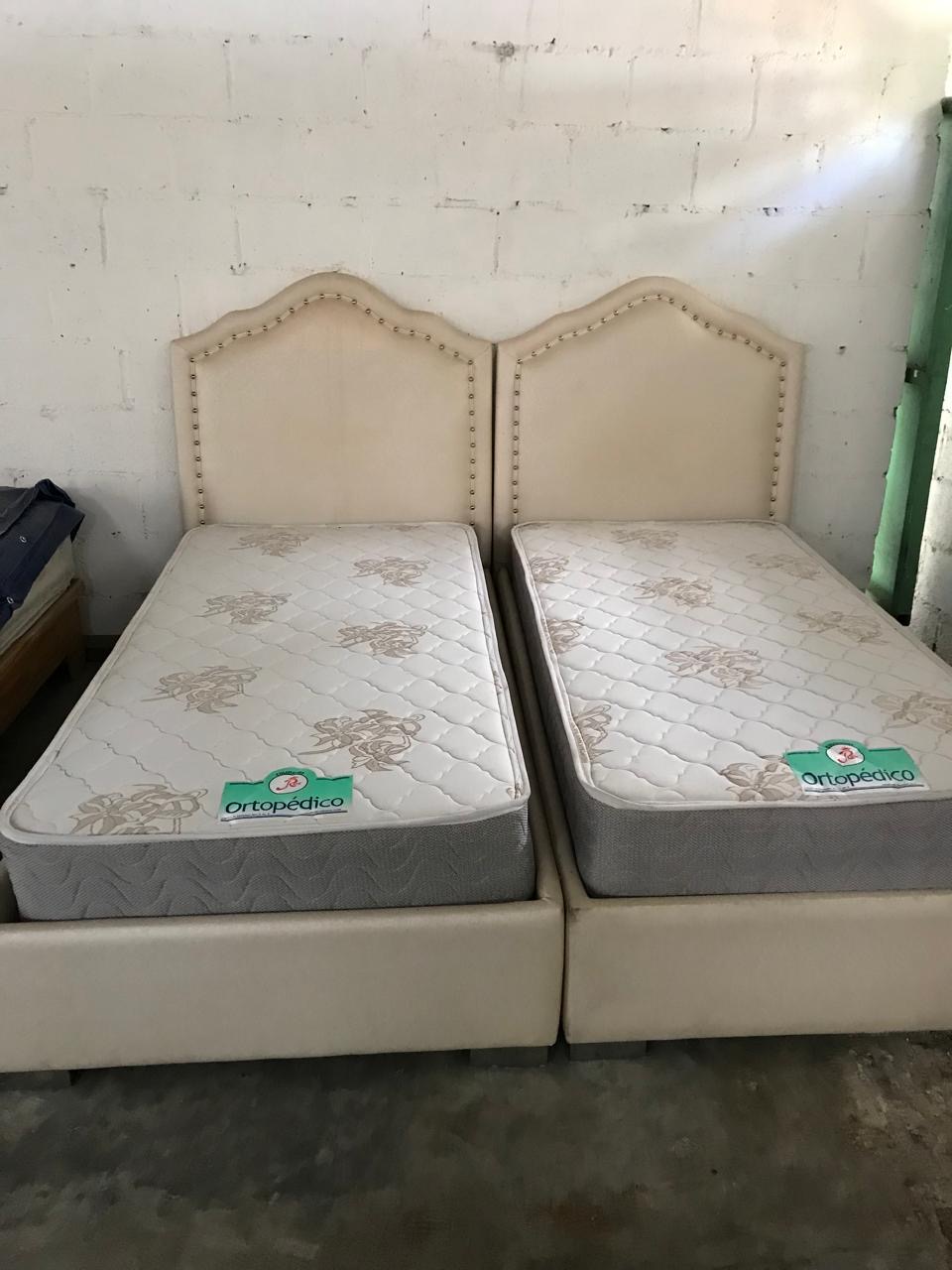 muebles y colchones - Se venden 2 cada twin en excelentes condiciones  1