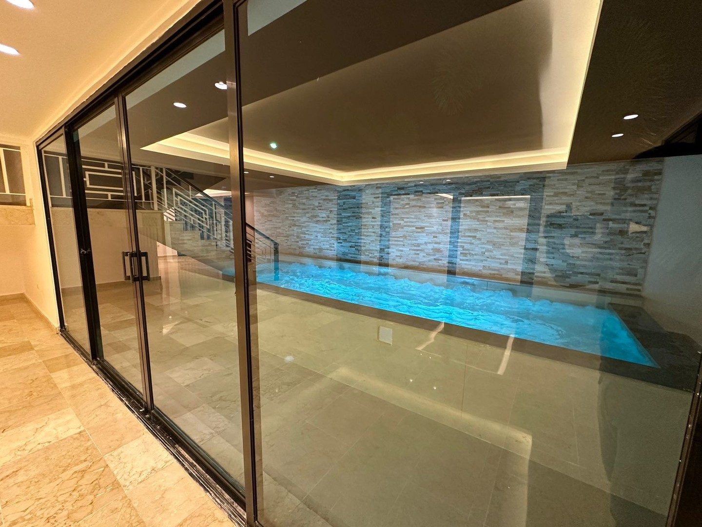 apartamentos - Casa en Alquiler con Línea Blanca
BELLA VISTA SUR
USD 6,300.00

 5