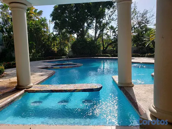 casas - Casa de dos niveles en Venta  2