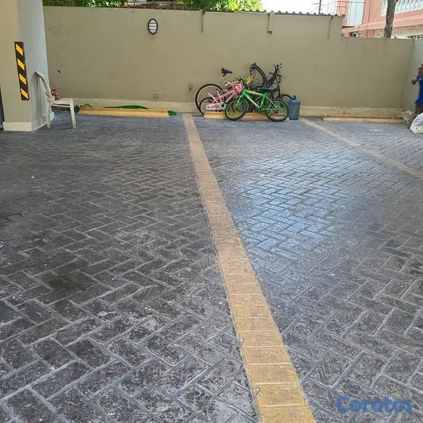 apartamentos - Amplio Apartamento Remodelado Cerca de la 27 de Fe 5