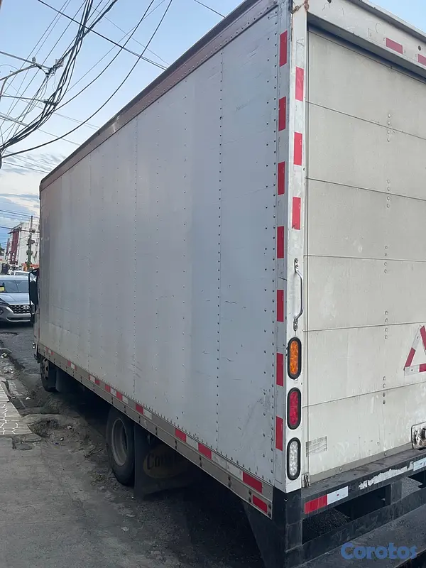 camiones y vehiculos pesados - Isuzu NPR 2014 18 pies  6