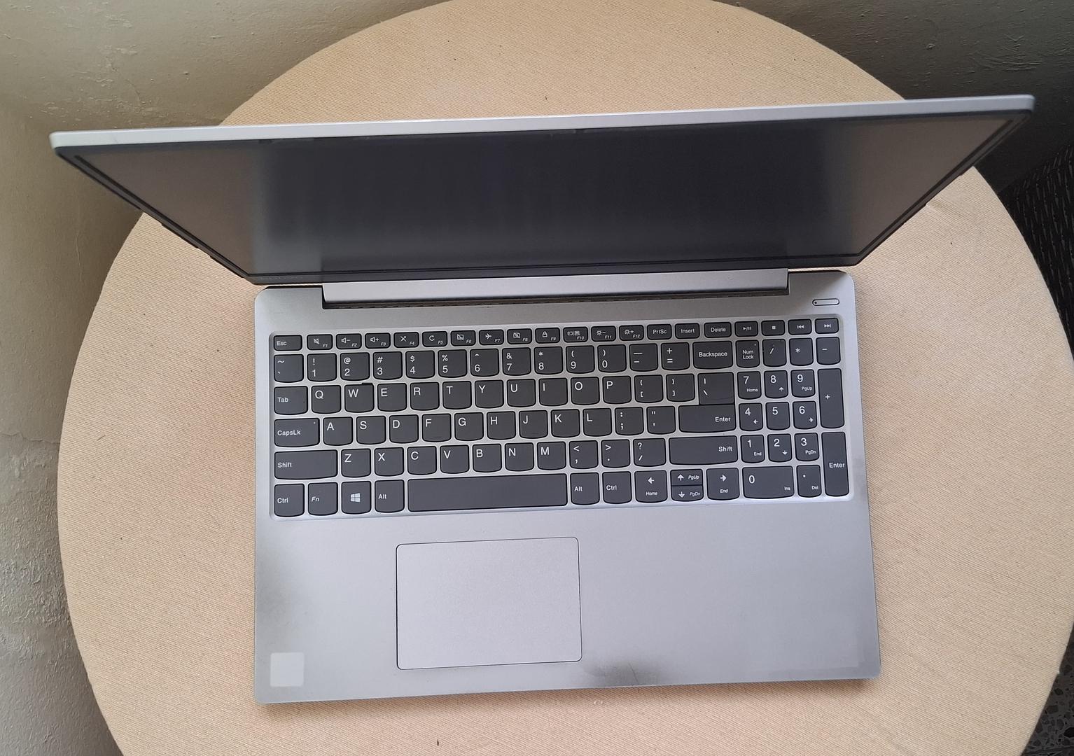computadoras y laptops - Lenovo 330S. i5, 1Tb. 15.6" 3