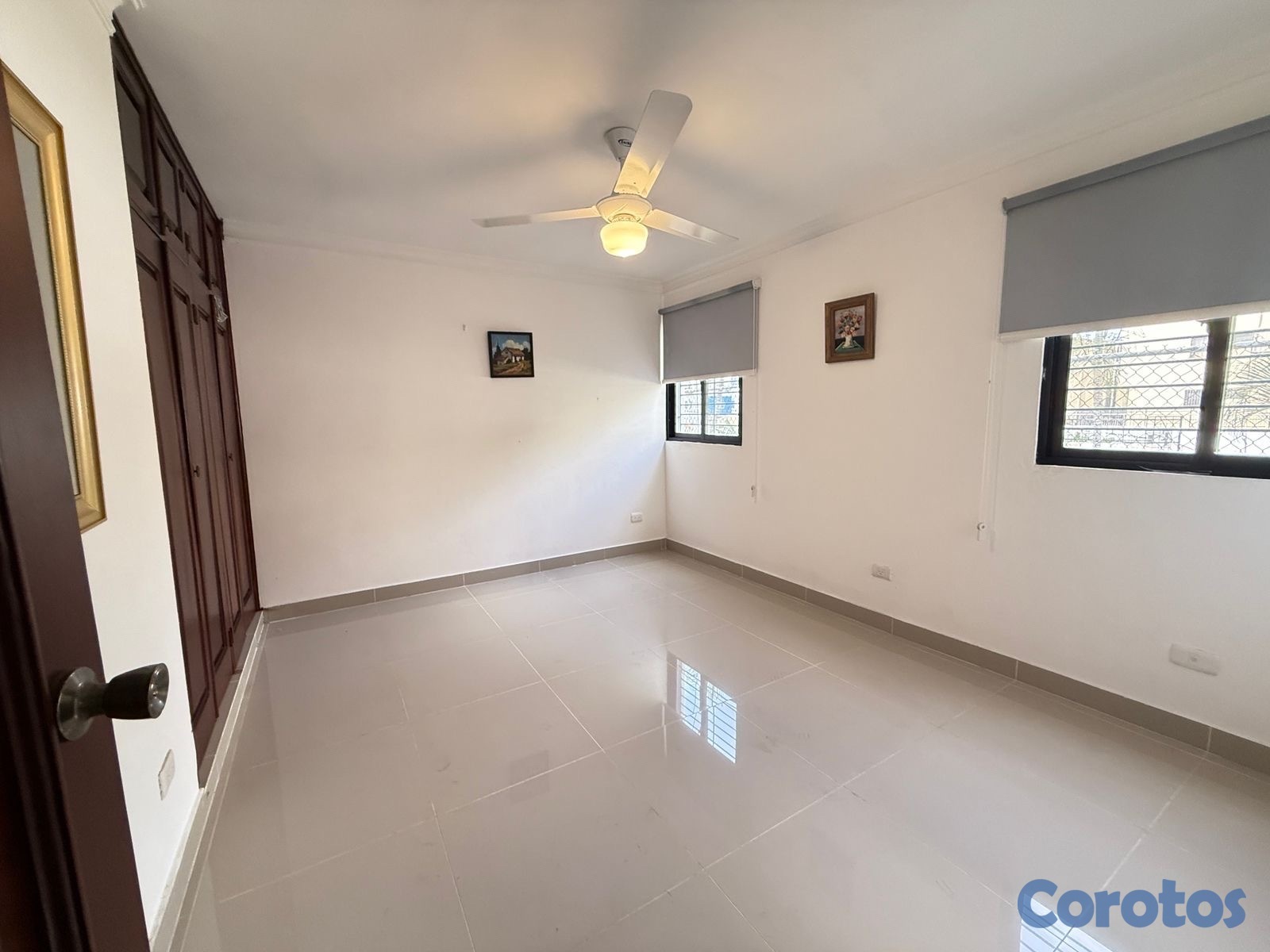 apartamentos - vendo Evaristo Morales tres habitaciones 2.5 baños dos parqueos balcón piso 2  9