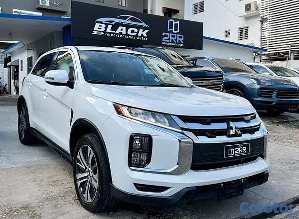 jeepetas y camionetas - Mitsubishi Outlander SE 2020 2