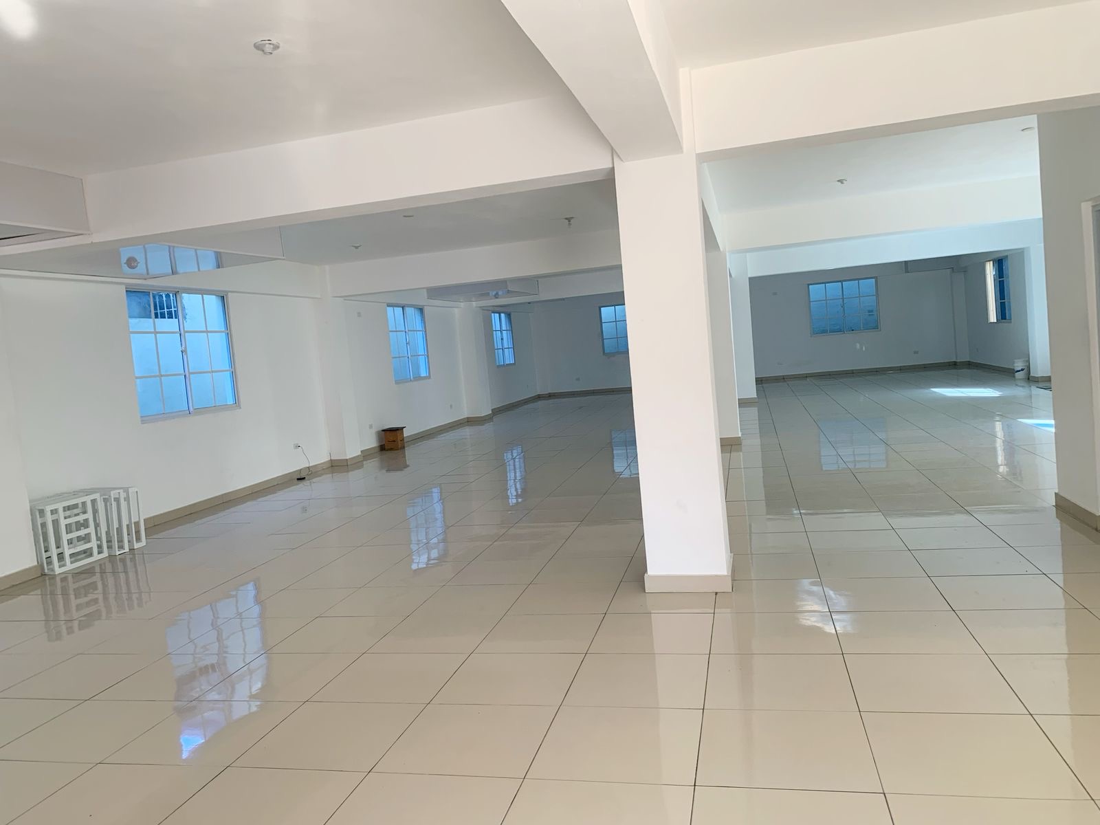 oficinas y locales comerciales - Local amplio y céntrico  2