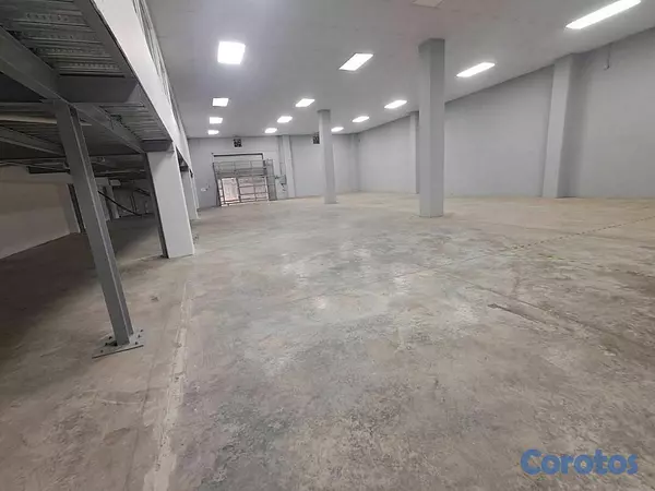 oficinas y locales comerciales - 🔵 Alquilo Nave 450 mts en villa aura  6