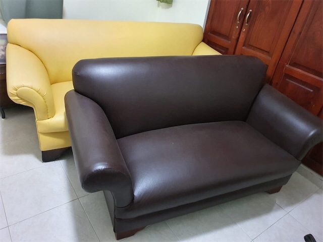 muebles y colchones - Sofá de 3 color marrón y sofá de 2 color amarillo