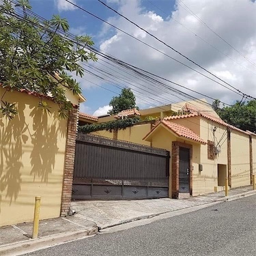 casas - Venta de casa en Altos de Arroyo Hondo Distrito Nacional de 1092mts