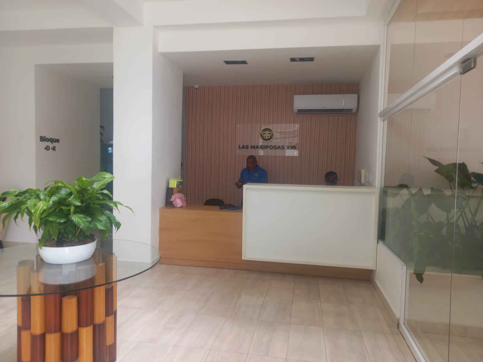oficinas y locales comerciales - ALQUILO  LOCAL COMERCIAL PARA OFICINA 5 PARQUEOS 7