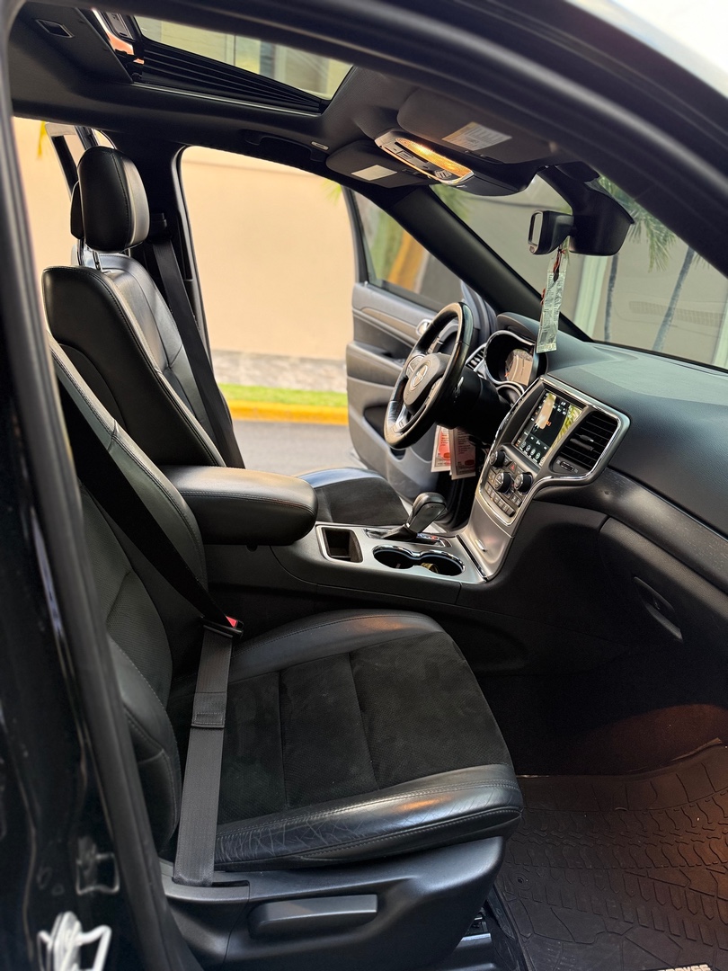 jeepetas y camionetas - Jeep Grand Cherokee Altitude 4x4 2017 US$18,900 3