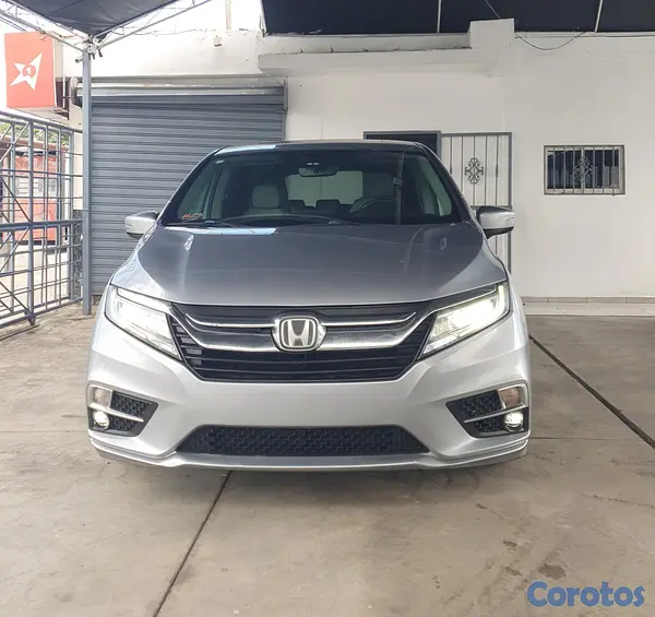 jeepetas y camionetas - HONDA ODISSEY TOURING 2018 UN SOLO DUEÑO EN RD 2