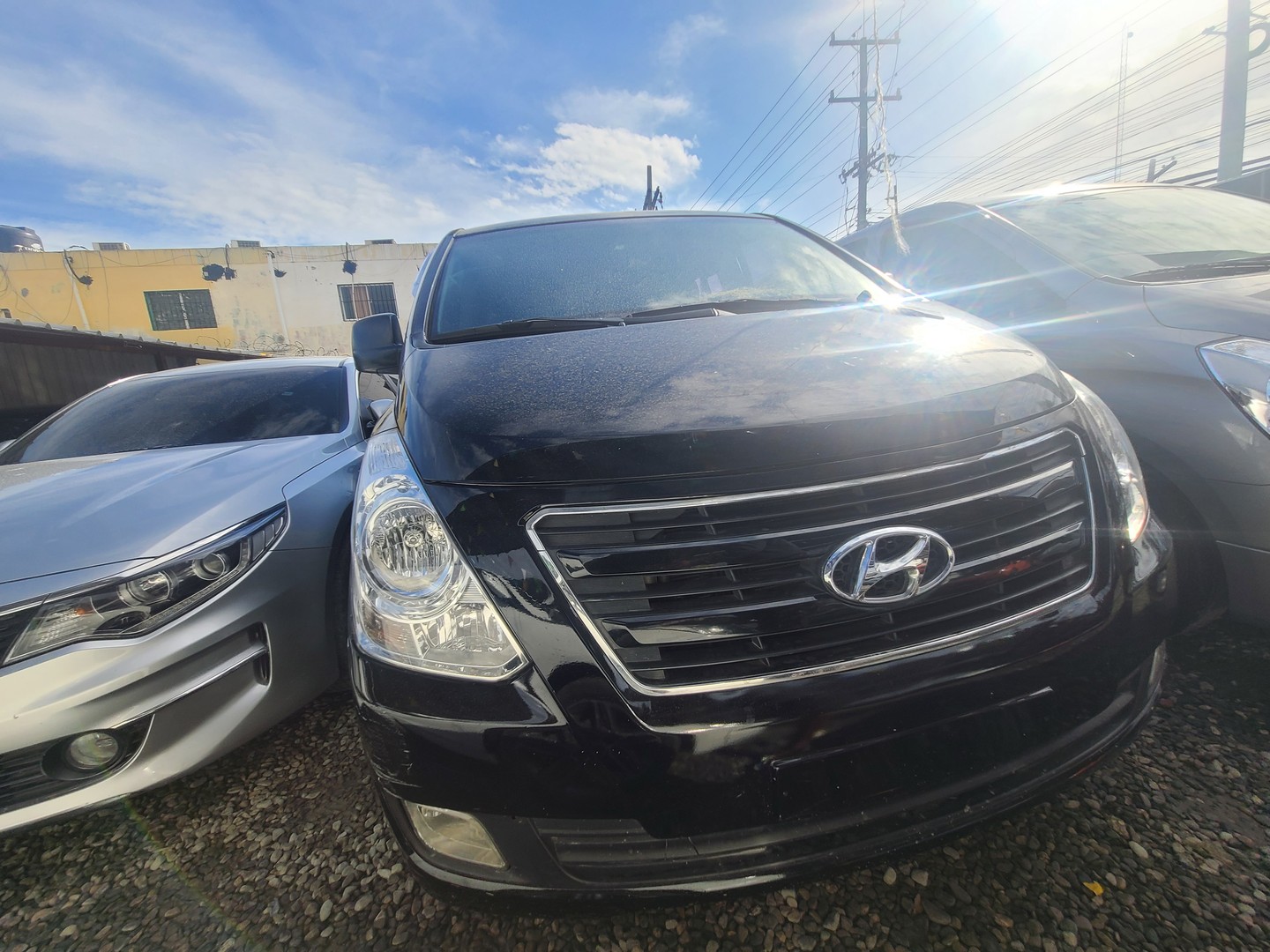 jeepetas y camionetas - HYUNDAI GRAND STAREX 2017 NEGRADESDE: RD$1,150.100 2