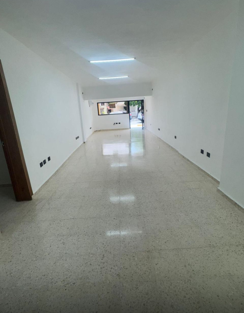 oficinas y locales comerciales - se alquila local  4