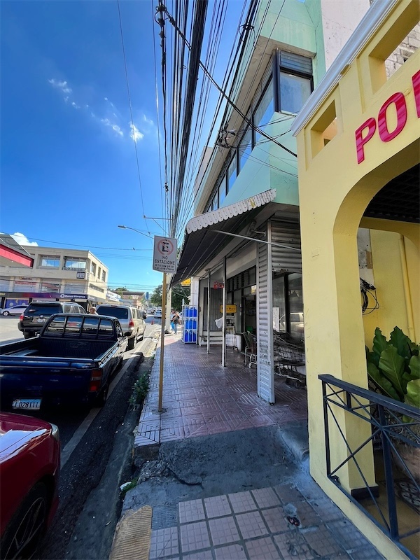 oficinas y locales comerciales - Alquilo edificio comercial en la Juan Pablo Duarte, Santiago  3