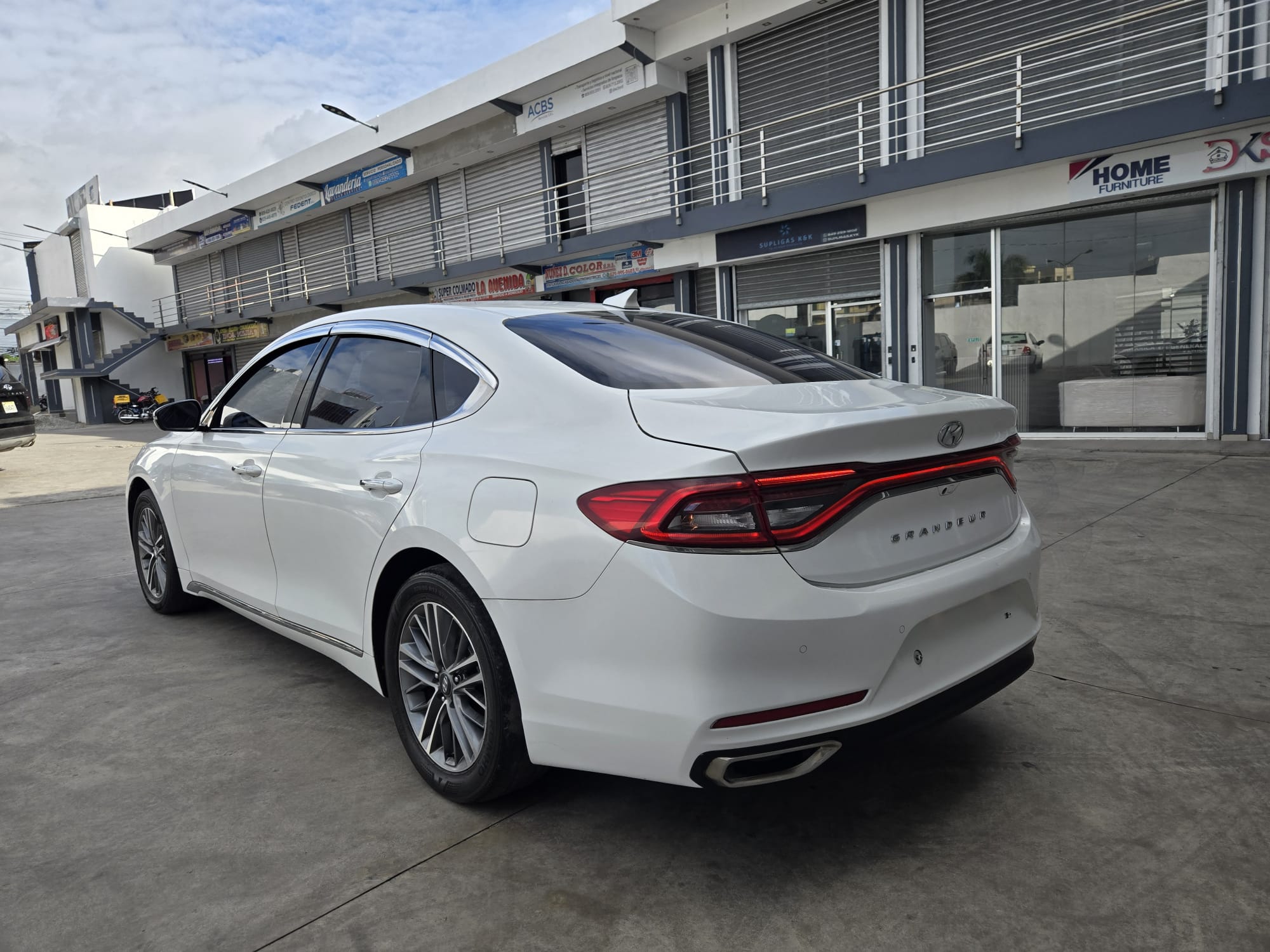 carros - HYUNDAI GRANDEUR 2018 BLANCO 4