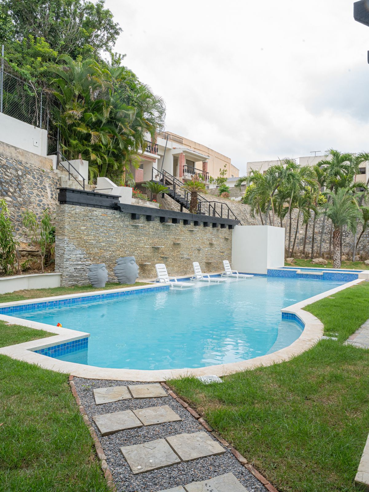 casas - Se Vende Exclusiva Mansion con Piscina, Cerro Alto 2
