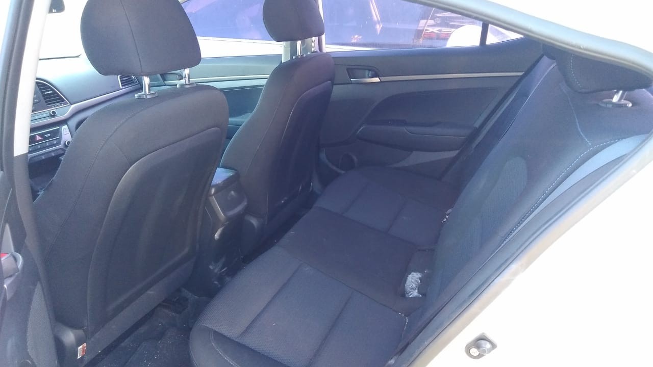 carros - HYUNDAI AVANTE 2017 BLANCODESDE: RD$700,100.00 5