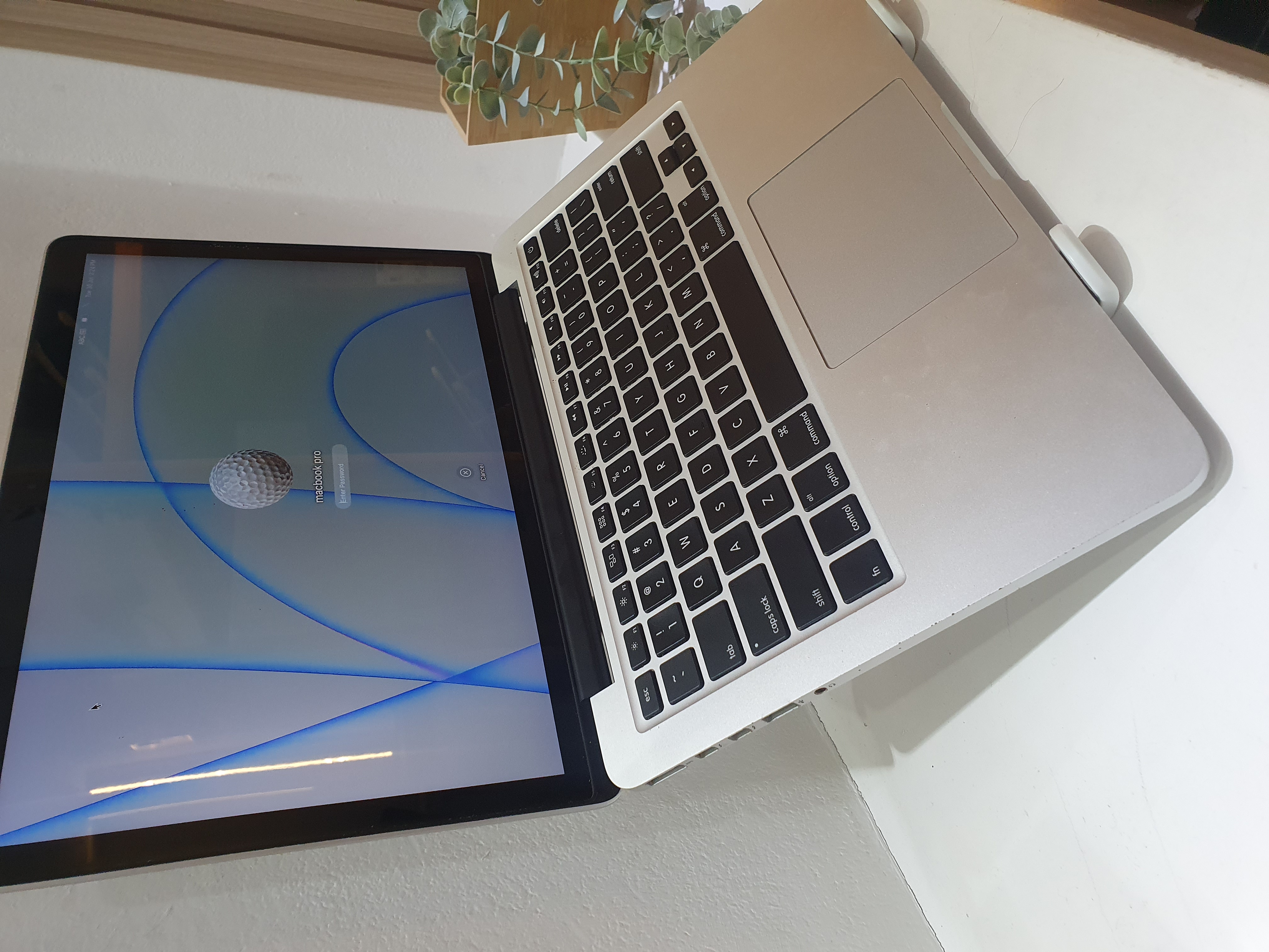 computadoras y laptops - Laptop MacBook Pro 2015, pant Retina 13,3'', 128GB SSD, 8GB RAM,  Como nueva  1