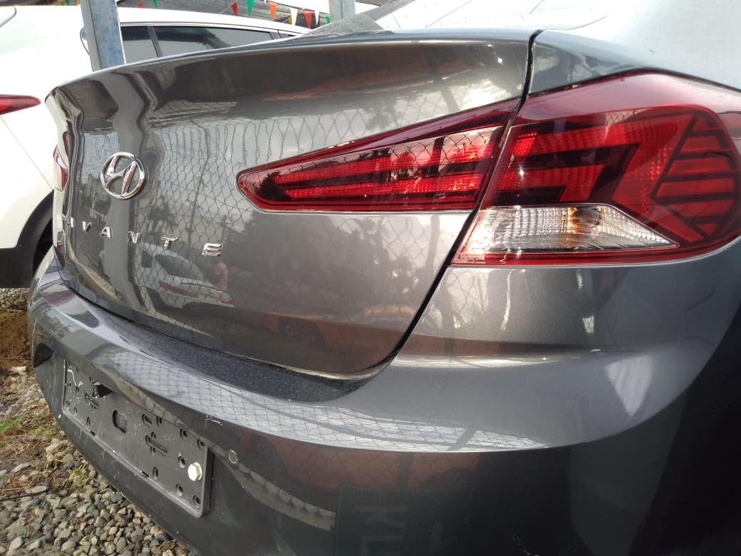 carros - AVANTE 2019 GRIS 9