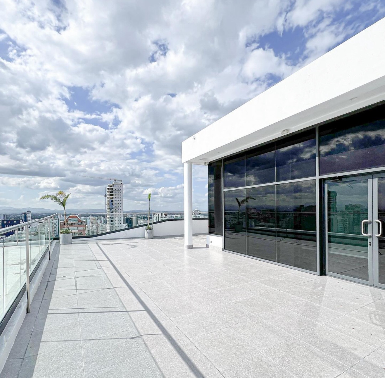 oficinas y locales comerciales - Locar corporativo en Piantini  1