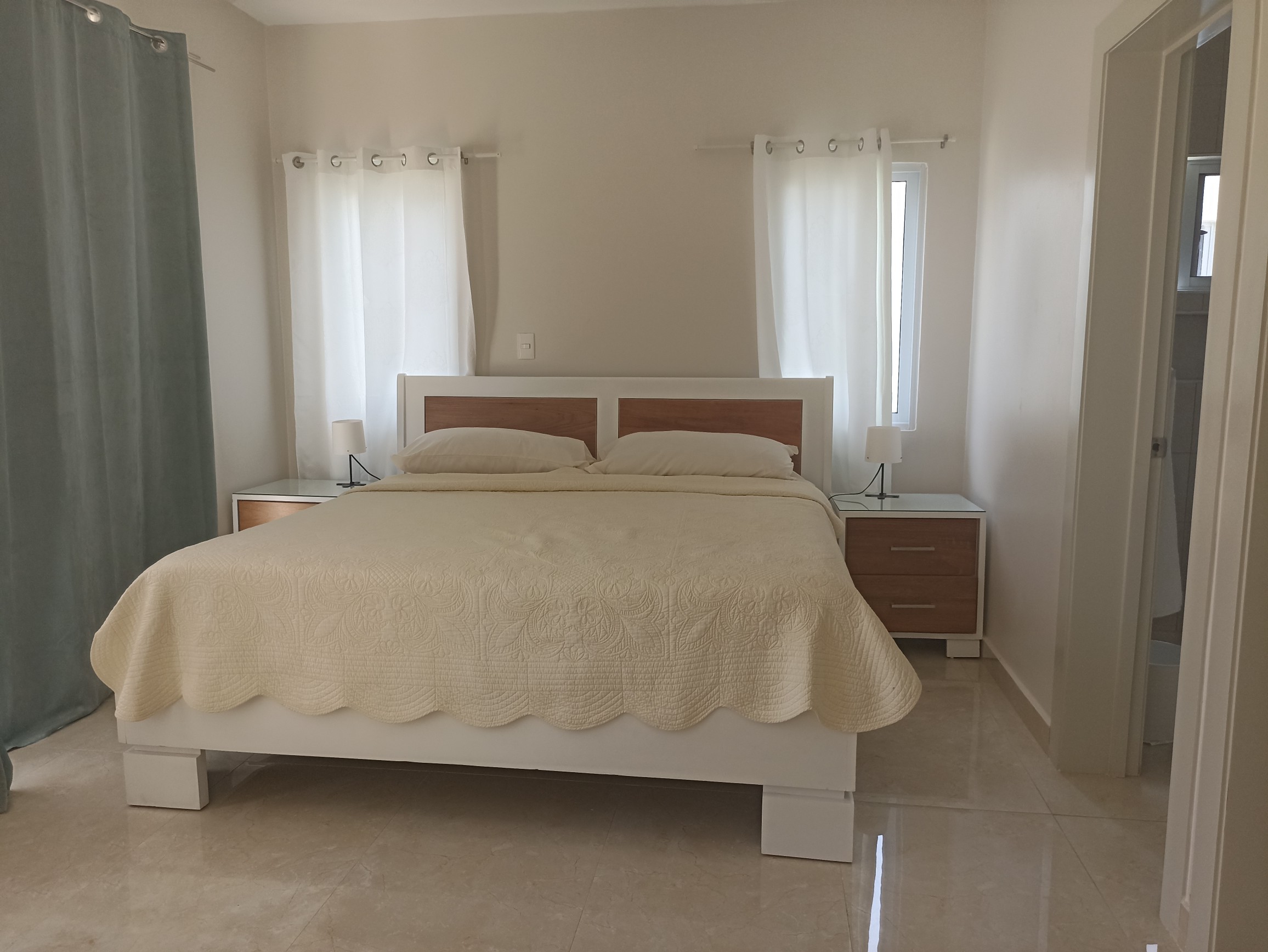 casas vacacionales y villas - Villa próximo a playa dorada con buenos espacios y luz natural 6