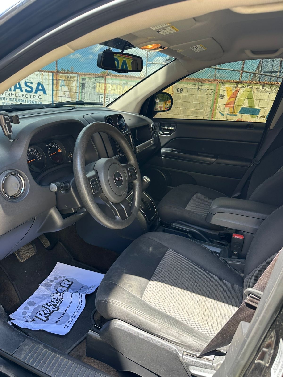 jeepetas y camionetas - Jeep Compass 2016 con dueño, nuevo. Oportunidad 4