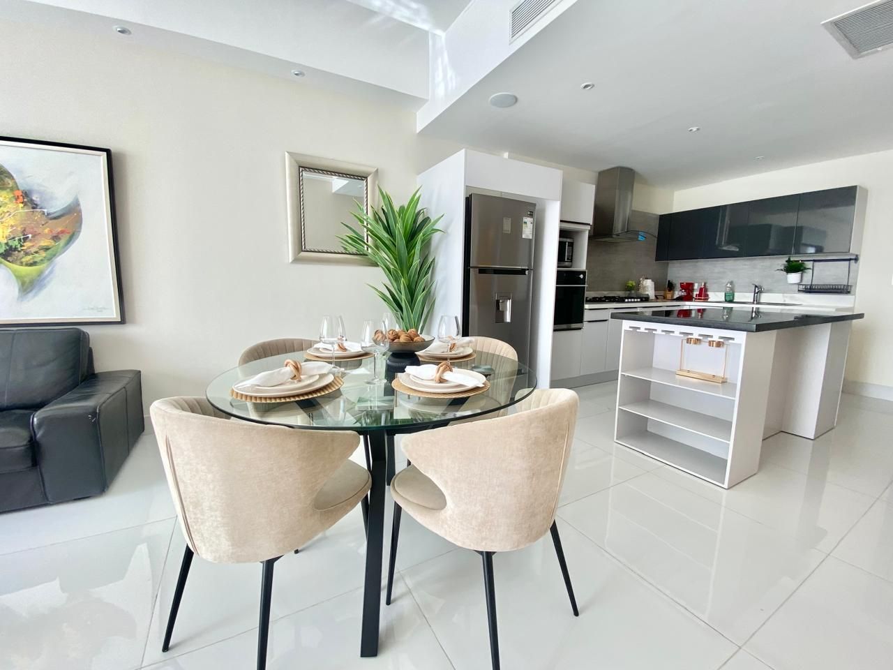 apartamentos - Alquiler Amueblado en Piantini, moderno y céntrico 6