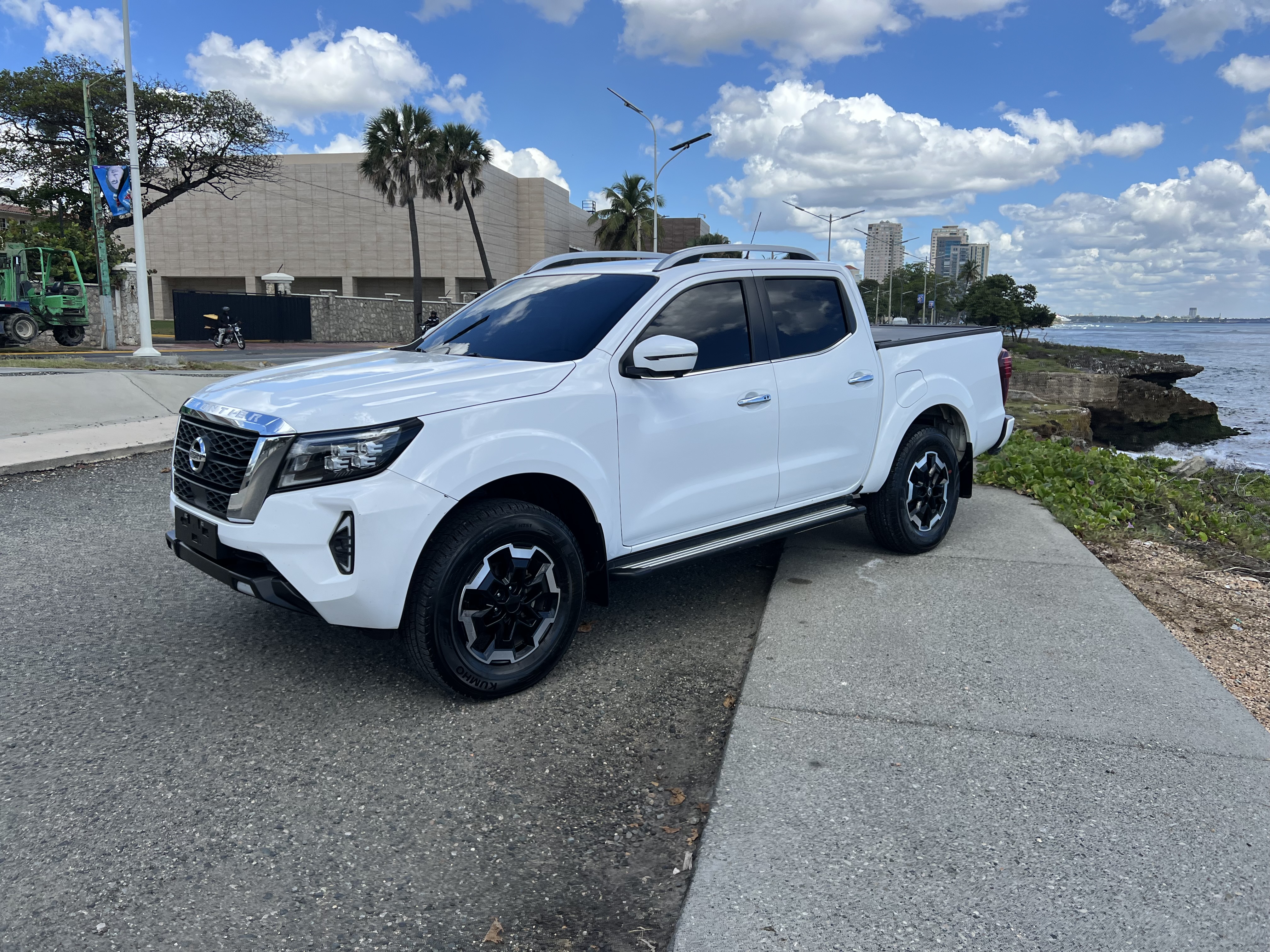jeepetas y camionetas - Nissan Frontier np300 Le 2023 la más full  7