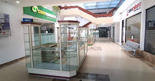 oficinas y locales comerciales - Rento módulo de pasillo en plaza comercial estrellas sadhala santiago 1