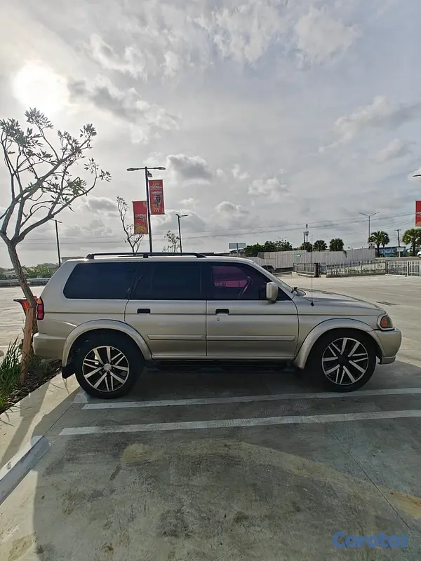 jeepetas y camionetas - MITSUBISHI MONTERO 2002 SUPER CLEAN  4