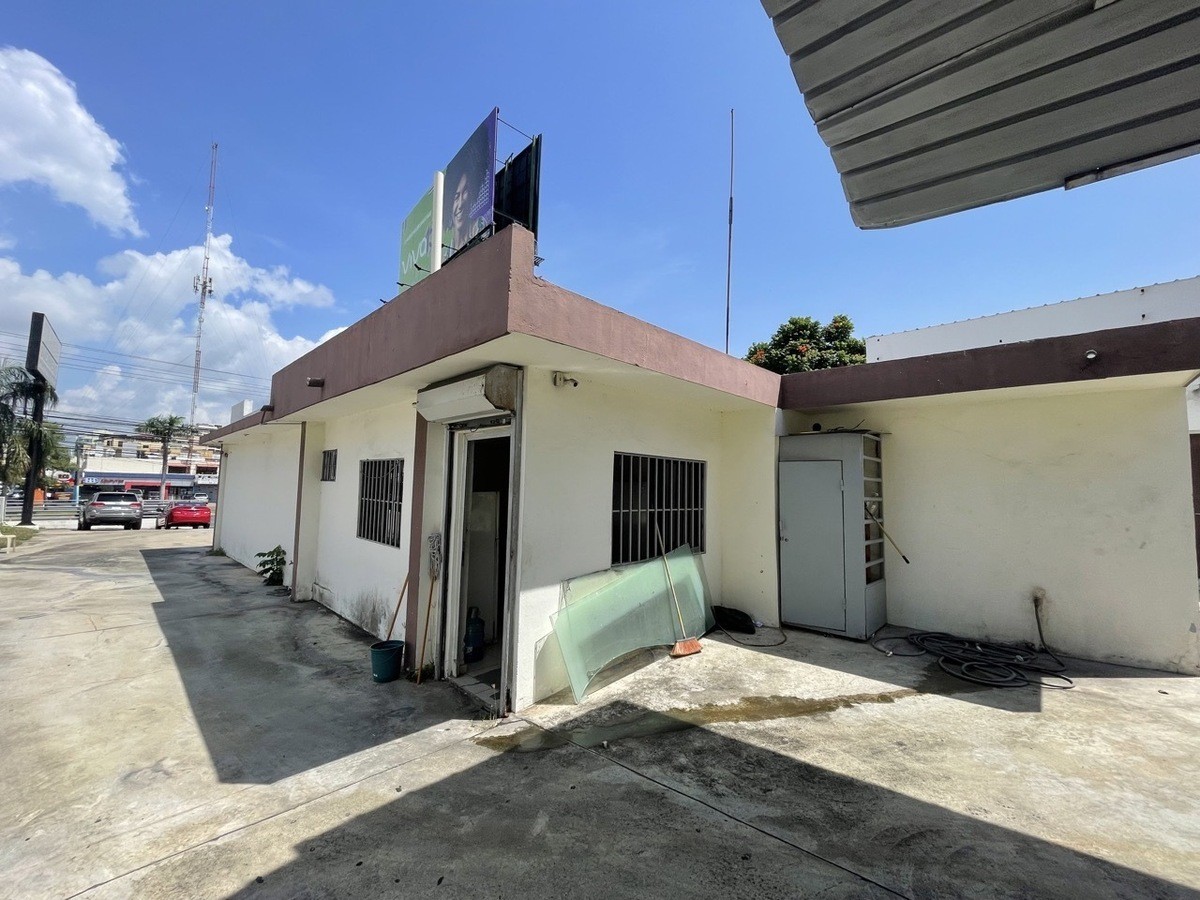 oficinas y locales comerciales - 🔵Alquilo local comercial 300 mts en la 27 de febrero  para showroom, dealer 0