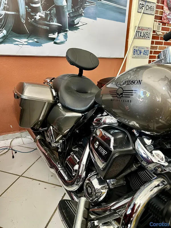 motores y pasolas - Harley Davidson Street Glide año 2017 3