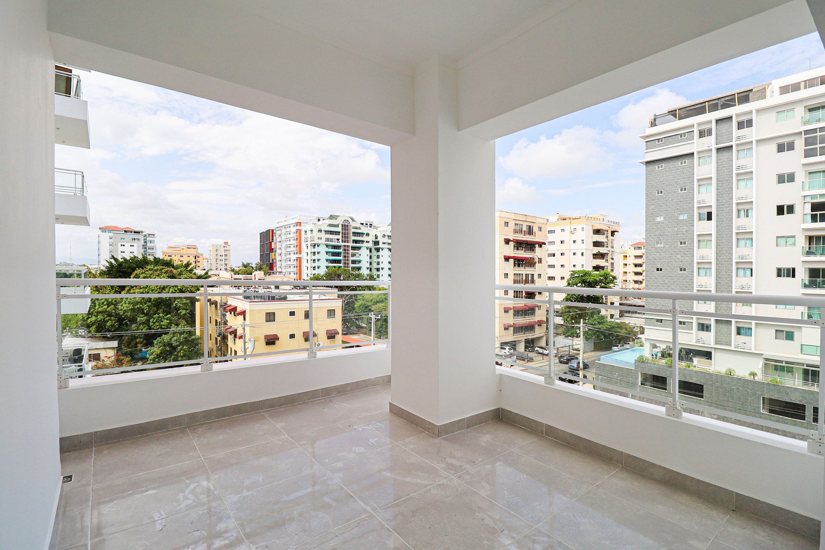 apartamentos - Vendo Apartamento 5to Piso En Evaristo Morales
CODIGO: ND625
