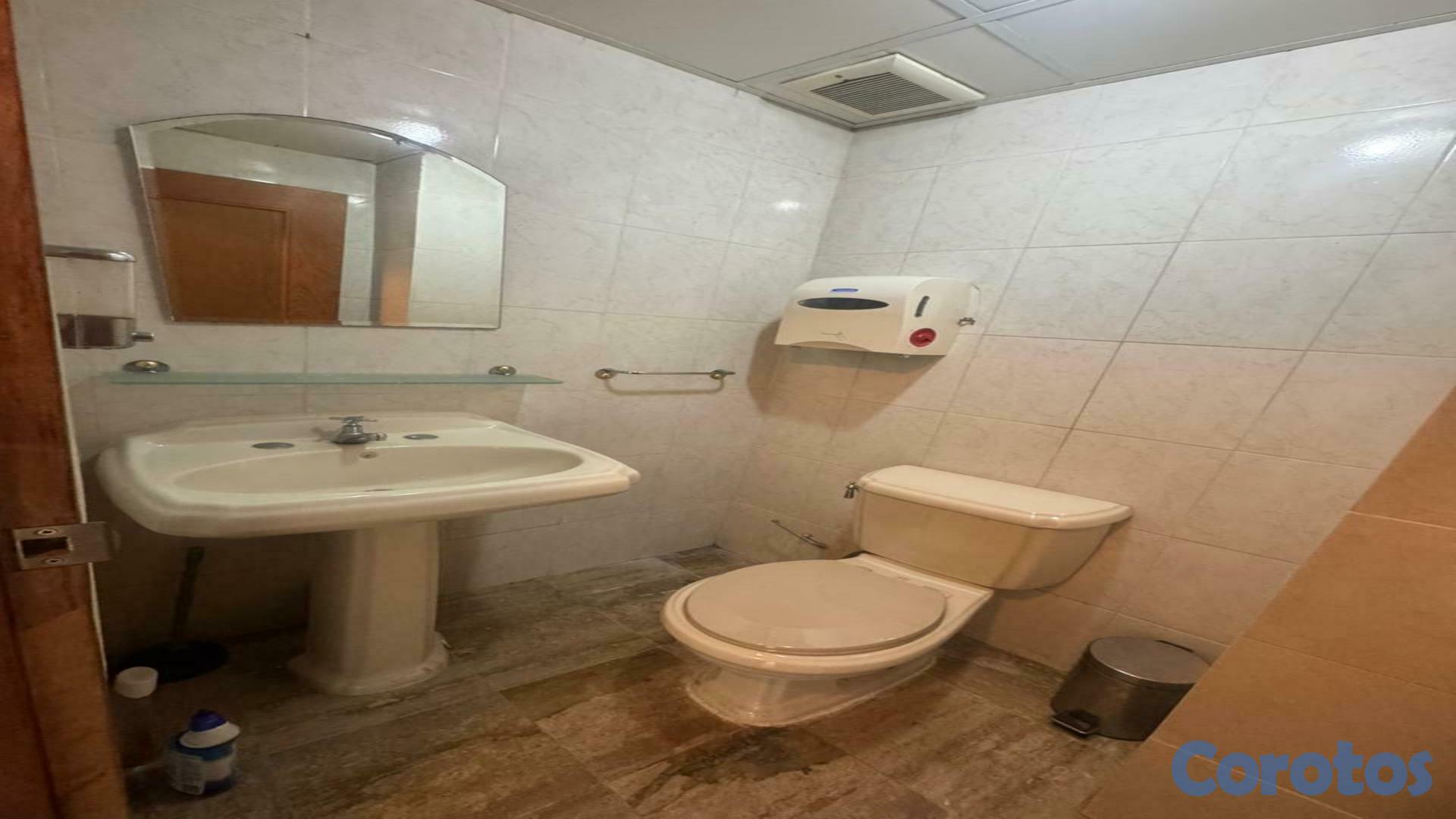 oficinas y locales comerciales - ALQUILER DE AMPLIO LOCAL EN GAZCUE, G-02. 10