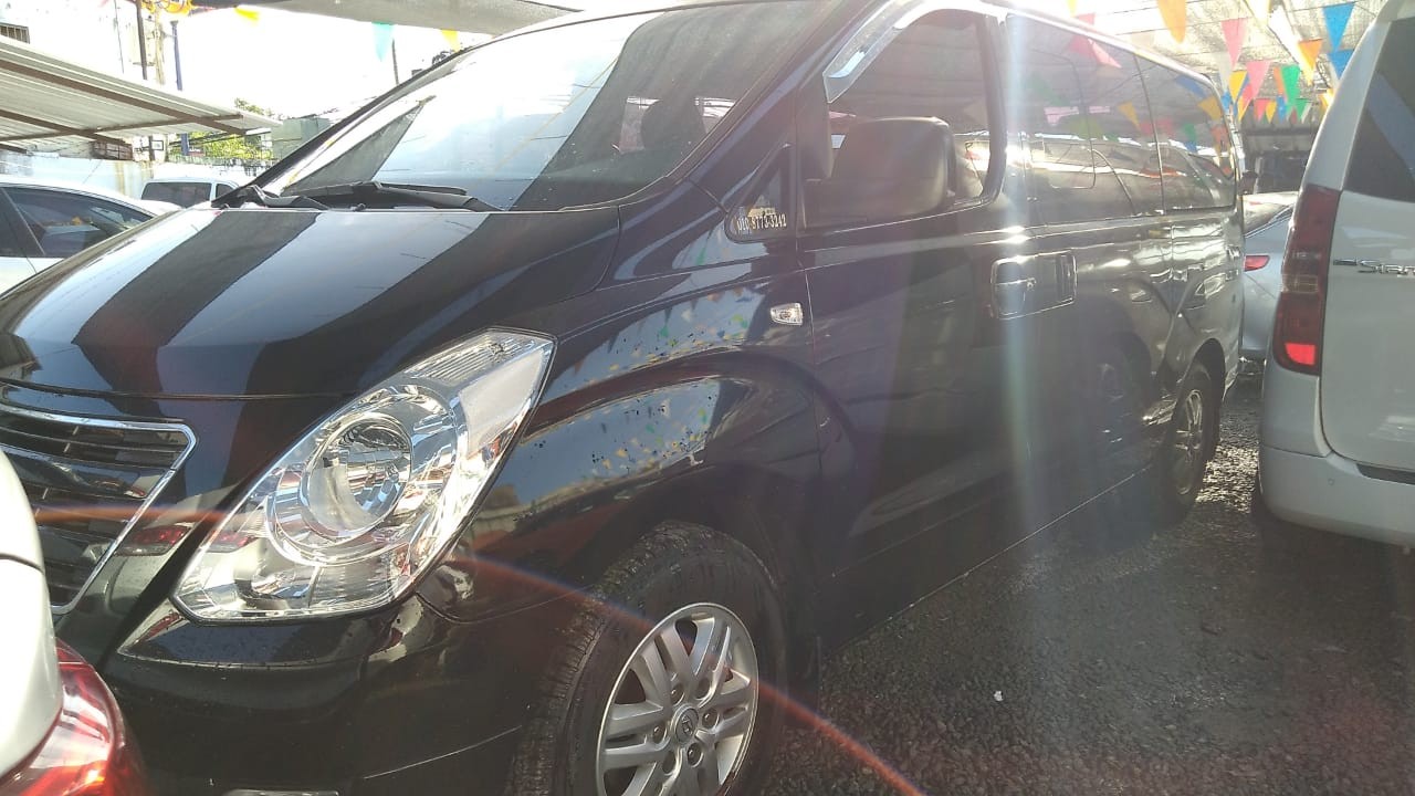 jeepetas y camionetas - HYUNDAI GRAND STAREX 2017 NEGRA 1